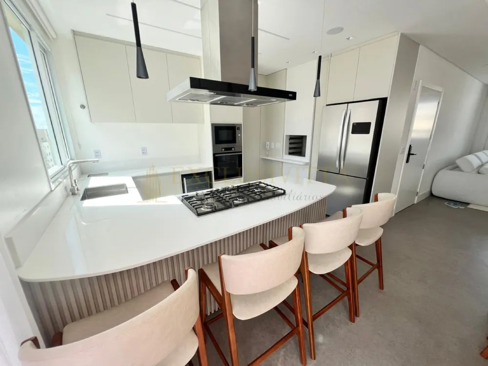 APARTAMENTO FINAMENTE MOBILIADO E EQUIPADO