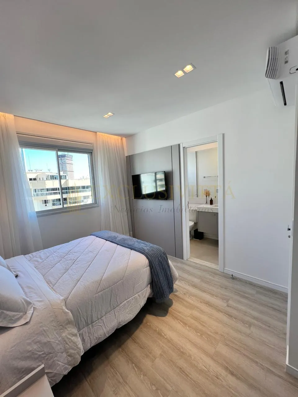 APARTAMENTO FINAMENTE MOBILIADO E EQUIPADO