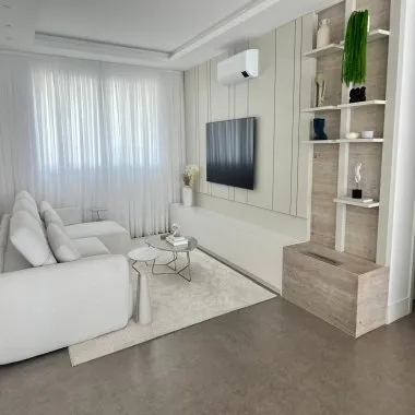APARTAMENTO FINAMENTE MOBILIADO E EQUIPADO