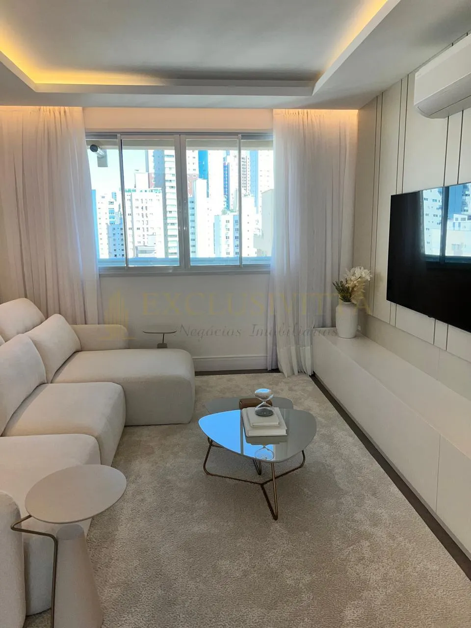 APARTAMENTO FINAMENTE MOBILIADO E EQUIPADO