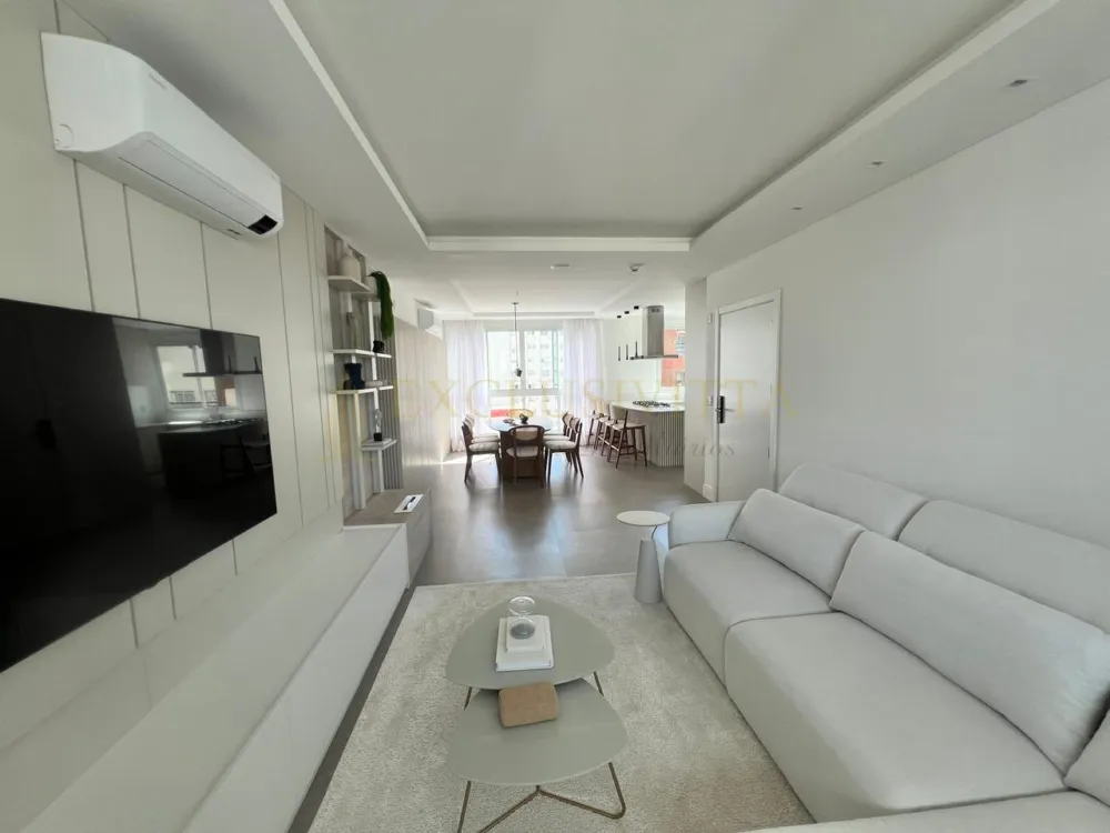 APARTAMENTO FINAMENTE MOBILIADO E EQUIPADO