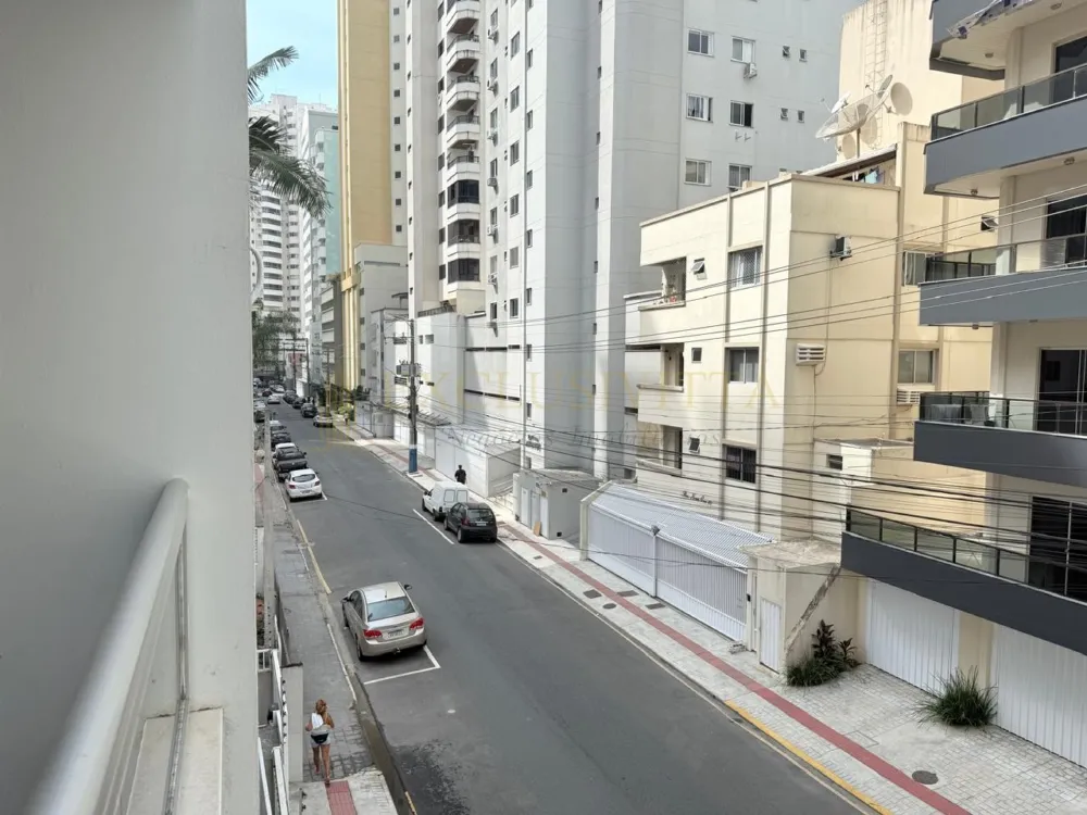 Apartamento de dois quartos com ótima localizaçao