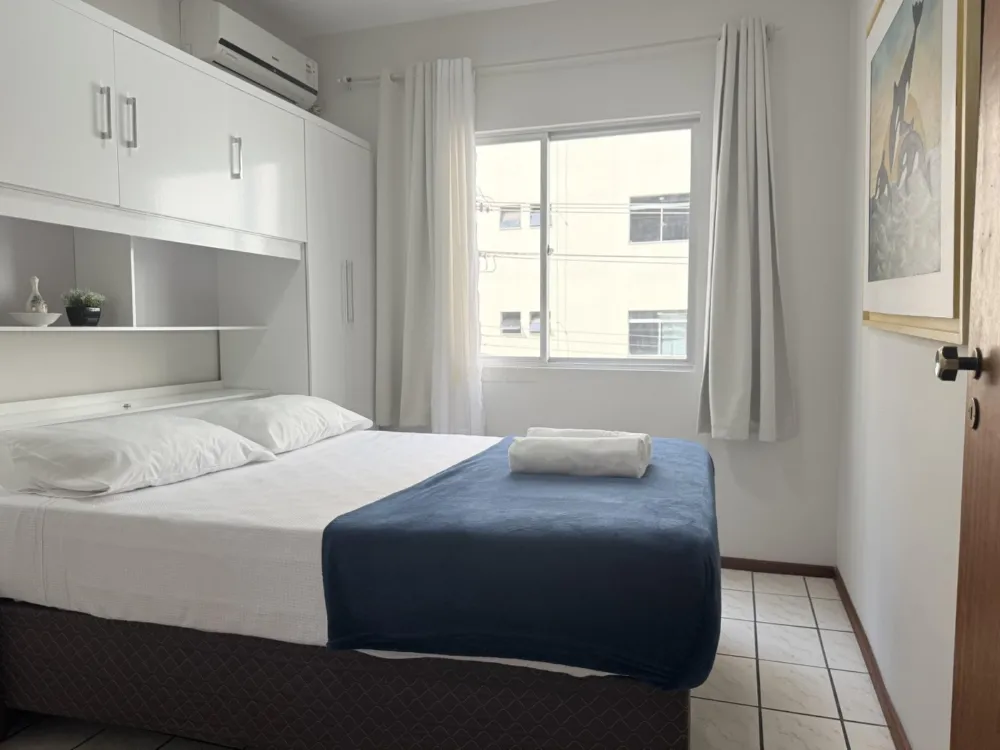 Apartamento de dois quartos com ótima localizaçao