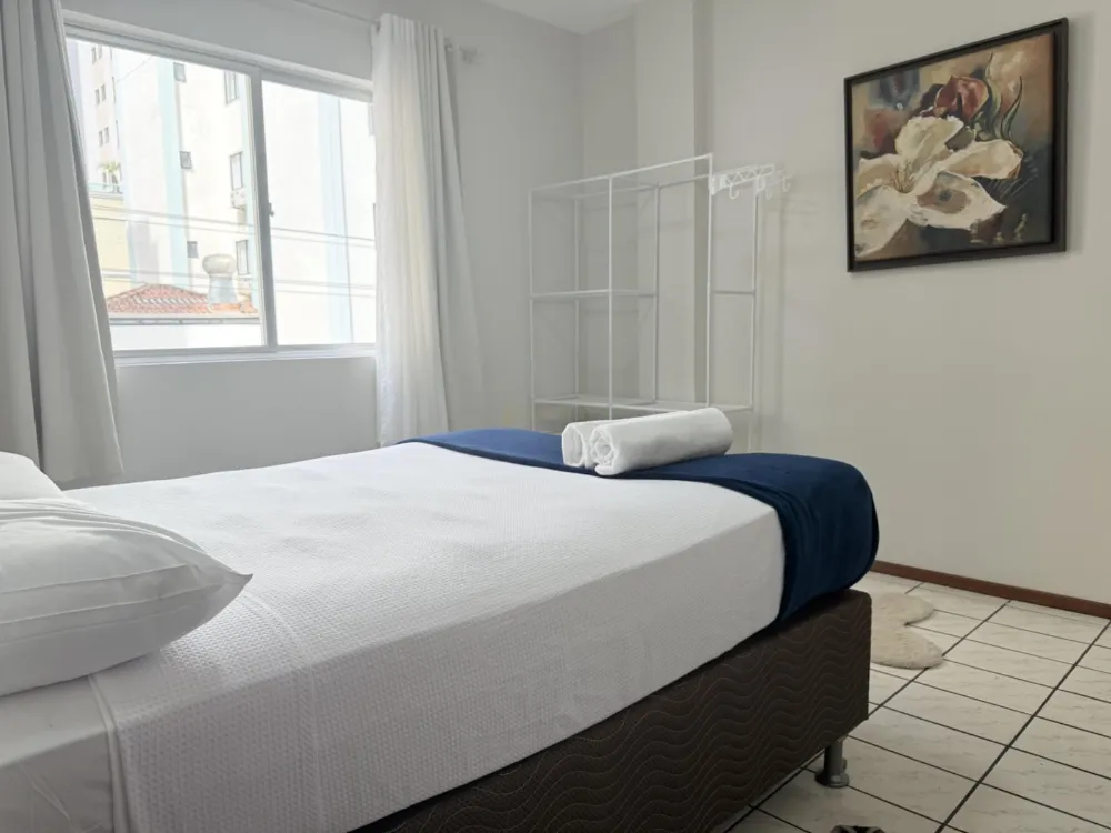 Apartamento de dois quartos com ótima localizaçao