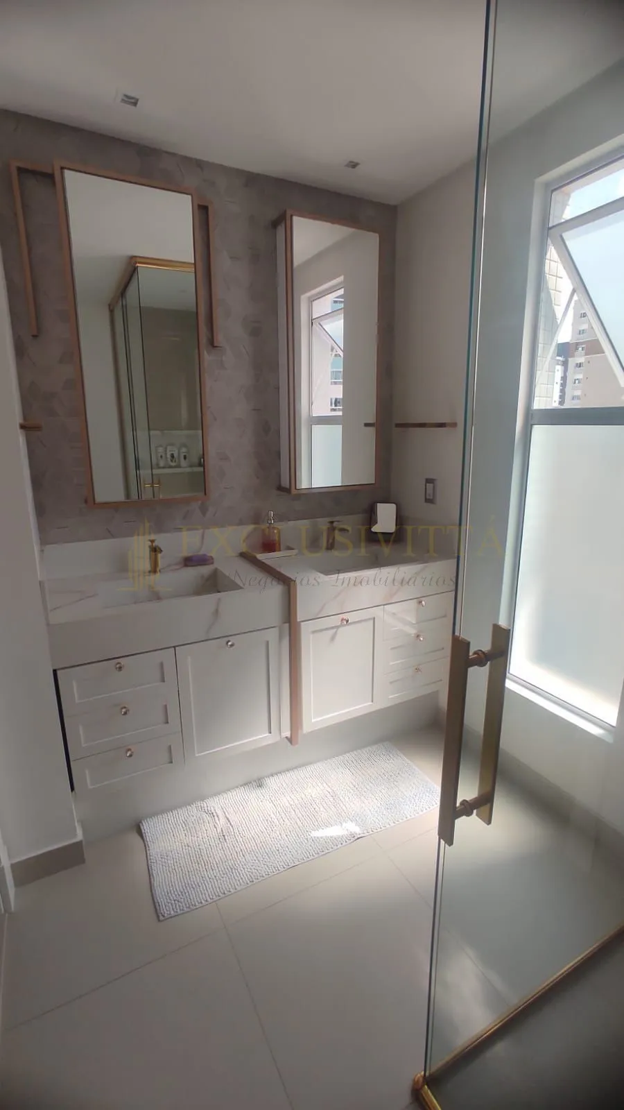 Lindo Apartamento com 4 suítes para Venda no bairro Pioneiros em Balneário Camboriú