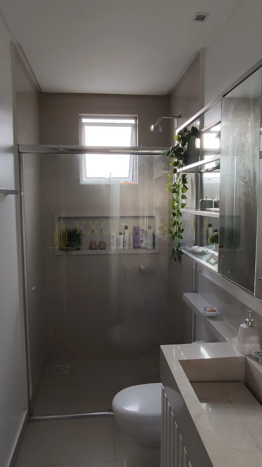 Lindo Apartamento com 4 suítes para Venda no bairro Pioneiros em Balneário Camboriú