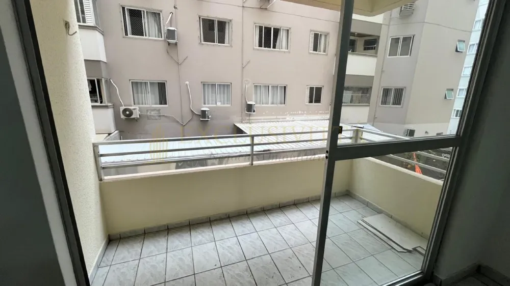 Apartamento à venda próximo à Av. Brasil, em Balneário Camboriú