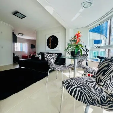 Apartamento exclusivo na quadra mar – 1 por andar | Vista para o mar e o rio
