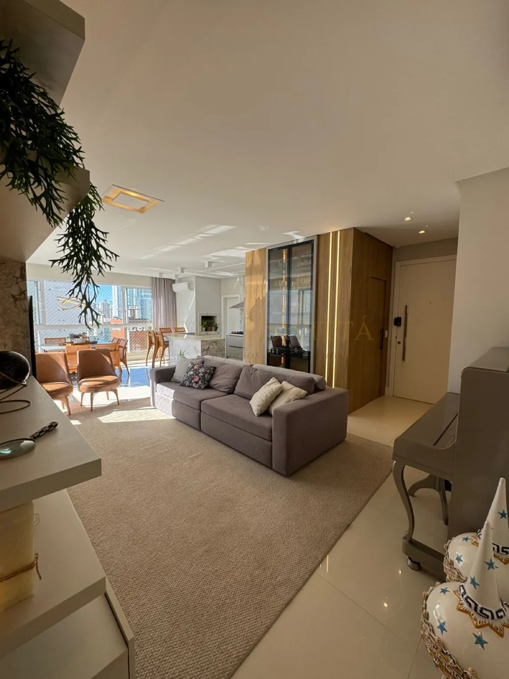 Apartamento 4 suítes para Venda no bairro Pioneiros em Balneário Camboriú