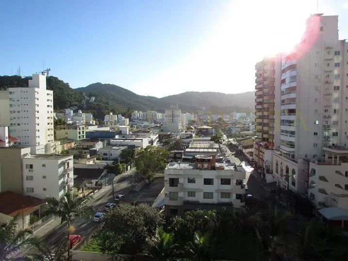 Apartamento 2 quartos para Locação Anual no bairro Centro em Balneário Camboriú
