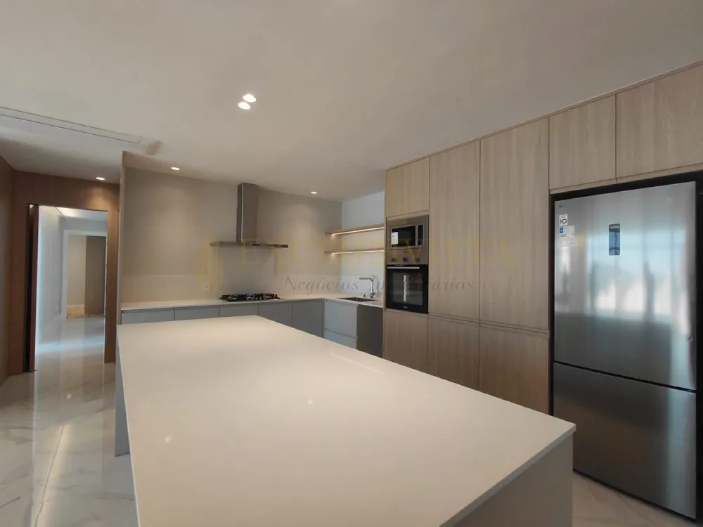 Apartamento 3 suítes para Locação Anual no bairro Centro em Balneário Camboriú