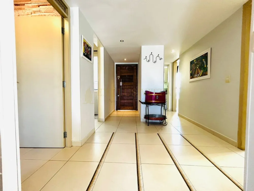 Apartamento com 3 quartos sendo uma suíte a venda na Avenida Atlântica