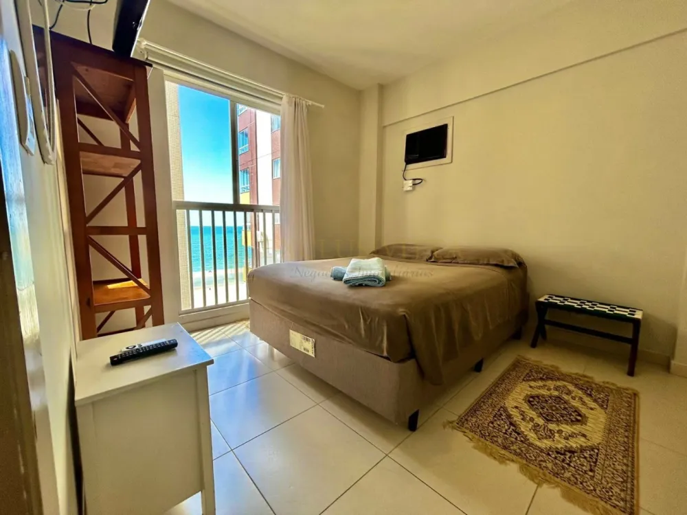 Apartamento com 3 quartos sendo uma suíte a venda na Avenida Atlântica