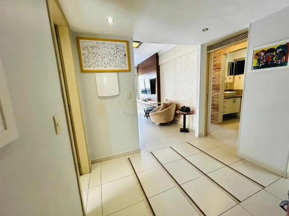 Apartamento com 3 quartos sendo uma suíte a venda na Avenida Atlântica