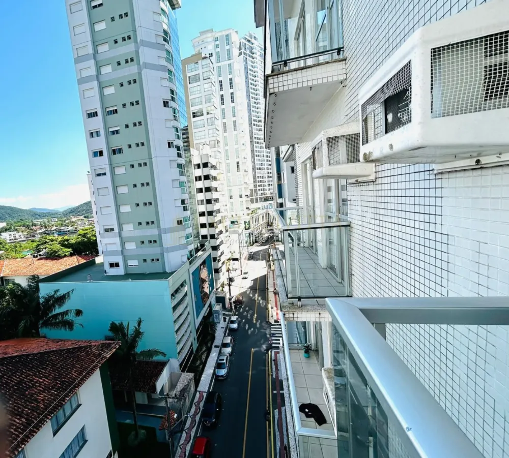 Apartamento com 3 quartos sendo uma suíte a venda na Avenida Atlântica