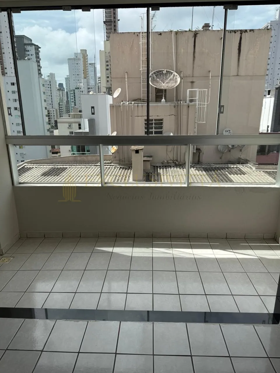 Apartamento com dois quartos em ótima localizaçao