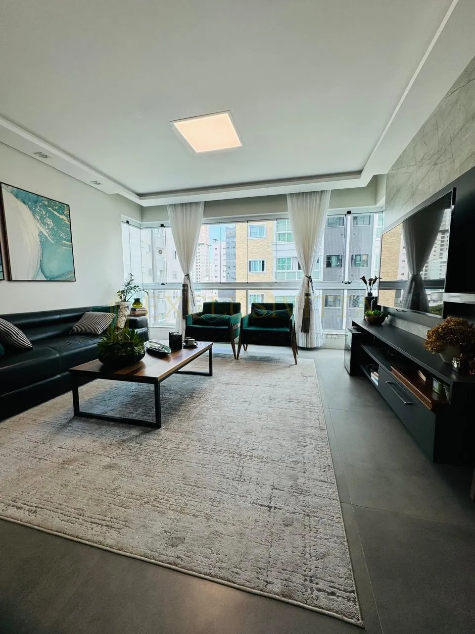 Lindo apartamento com 3 suítes a venda na área mais procurada de Balneário Camboriú