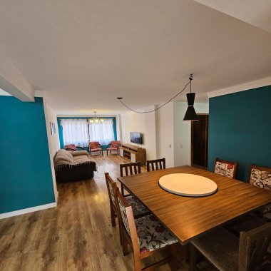 Apartamento espaçoso a apenas 300 metros do mar em Balneário Camboriú!