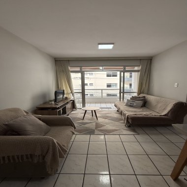 Apartamento de dois quartos com ótima localizaçao