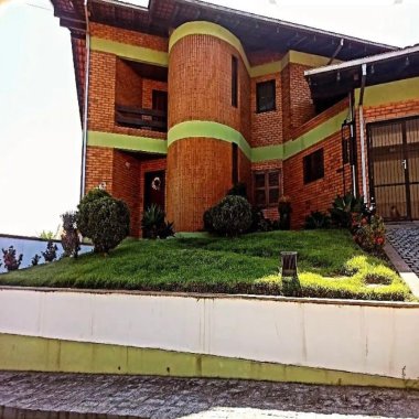 CASA DE ALTO PADRÃO A VENDA NO CENTRO GASPAR