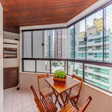 Apartamento 2 quartos para Locação Anual no bairro Centro em Balneário Camboriú