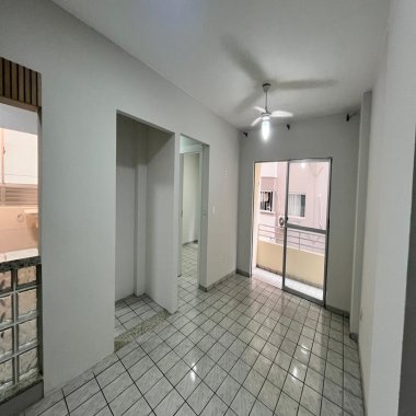 Apartamento à venda próximo à Av. Brasil, em Balneário Camboriú