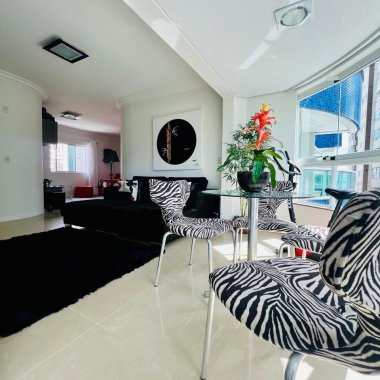 Apartamento exclusivo na quadra mar – 1 por andar | Vista para o mar e o rio