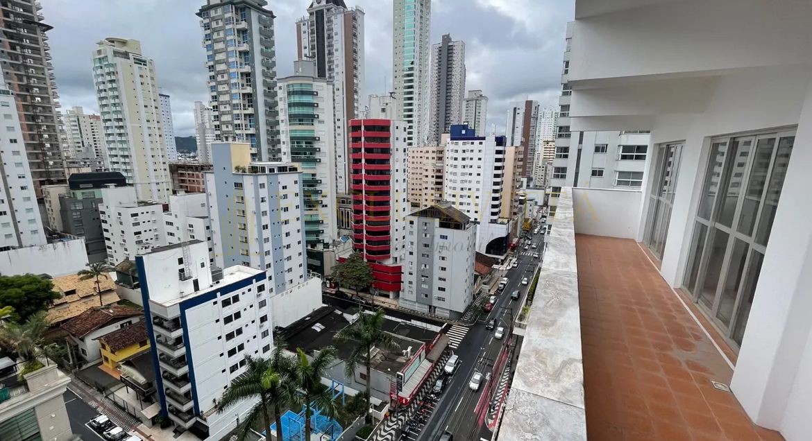 Apartamento à venda na quadra do mar com vista parcial para o mar – Balneário Cambor