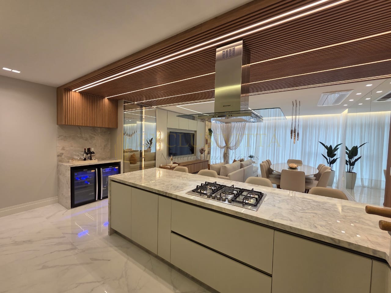 Apartamento 4 quartos para Venda no bairro Centro em Balneário Camboriú