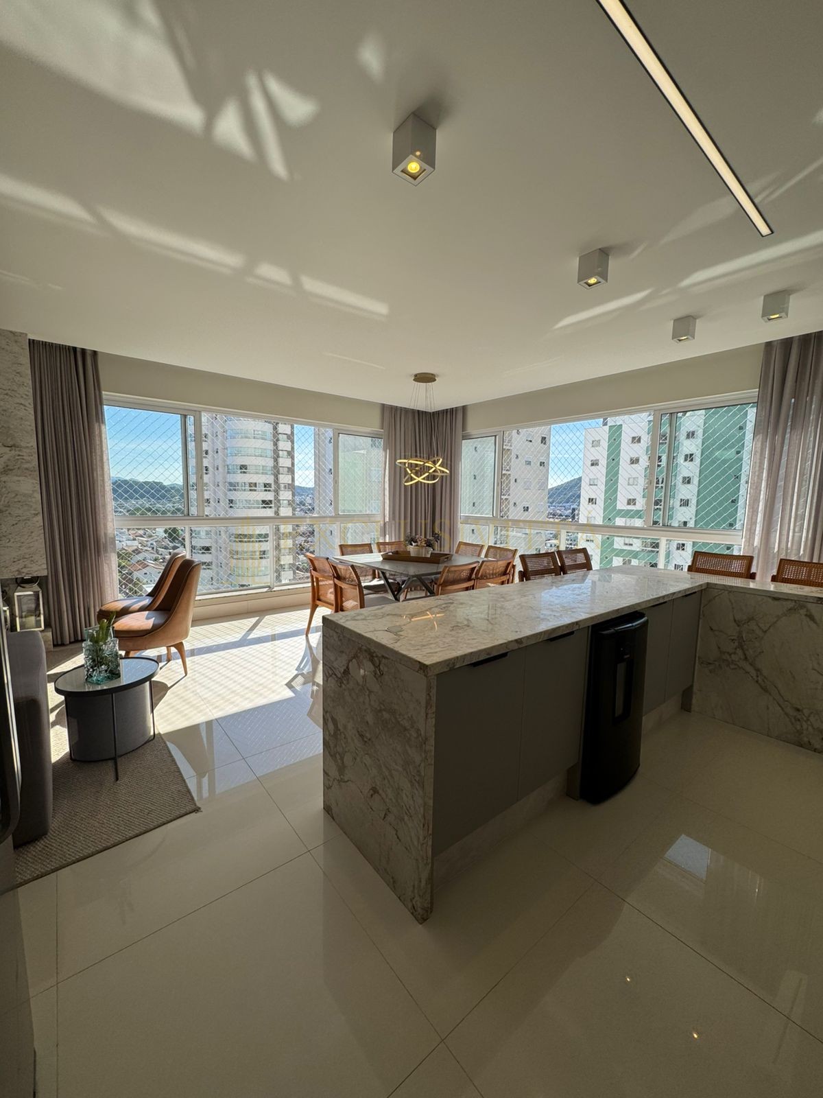 Apartamento 4 suítes para Venda no bairro Pioneiros em Balneário Camboriú