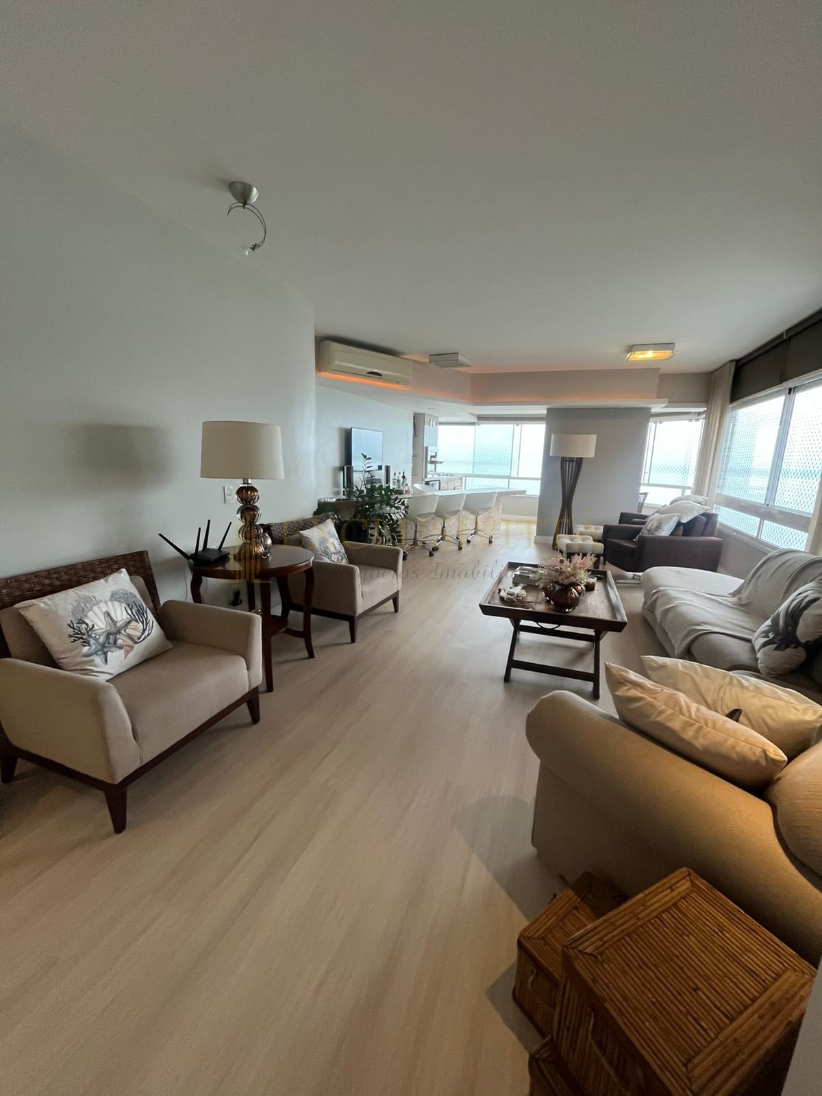 Apartamento 3 suítes para Locação Anual no bairro Centro em Balneário Camboriú